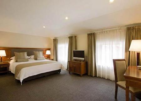 Clarion Hotel City Park Grand - Lightning Ridge Tourism 0