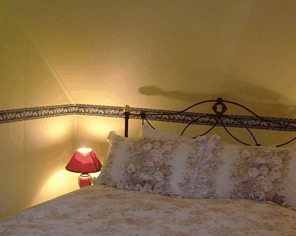 Hamilton Old School House Cottages - Lightning Ridge Tourism