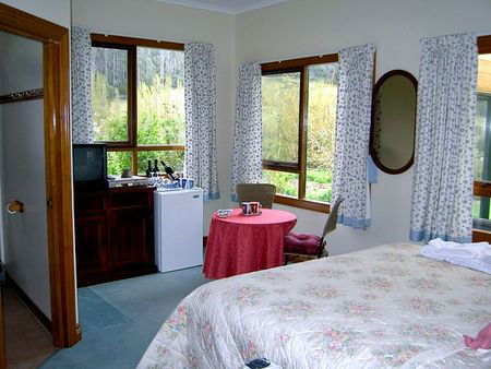 Hamlet Downs Country Accommodation - Lightning Ridge Tourism 1