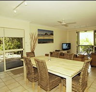 Adrift at Byron Bay - Lightning Ridge Tourism
