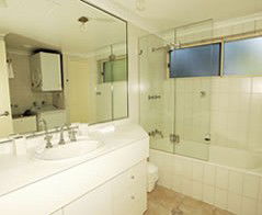 Adrift At Byron Bay - Lightning Ridge Tourism 4