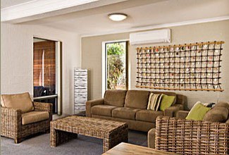 Airlie In Byron - Lightning Ridge Tourism 1