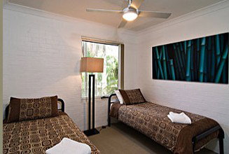 Airlie In Byron - Lightning Ridge Tourism 3