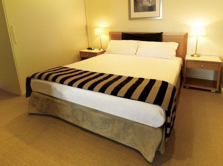 Oaks Liberty Towers - Lightning Ridge Tourism 3