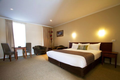 Lake Inn Ballarat - Lightning Ridge Tourism 4