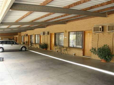 Orana Motor Inn - Lightning Ridge Tourism 1