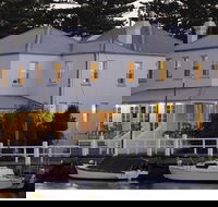 Oscars Waterfront Boutique Hotel - Lightning Ridge Tourism