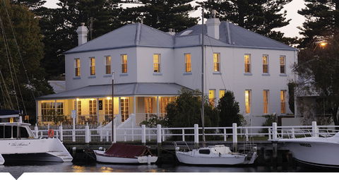 Oscars Waterfront Boutique Hotel - Lightning Ridge Tourism 0
