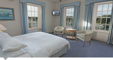 Oscars Waterfront Boutique Hotel - Lightning Ridge Tourism 1