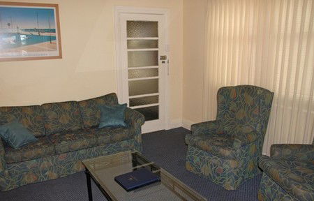 Bayview Apartments - Lightning Ridge Tourism 3
