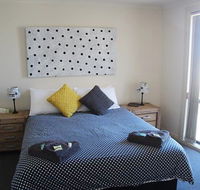 Cliff House Beachfront Villas - Lightning Ridge Tourism