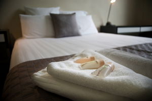 The Grand Hotel - Lightning Ridge Tourism 1