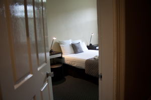 The Grand Hotel - Lightning Ridge Tourism 2