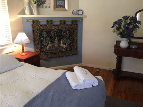 Apartments On-The-Park: March - Lightning Ridge Tourism 3