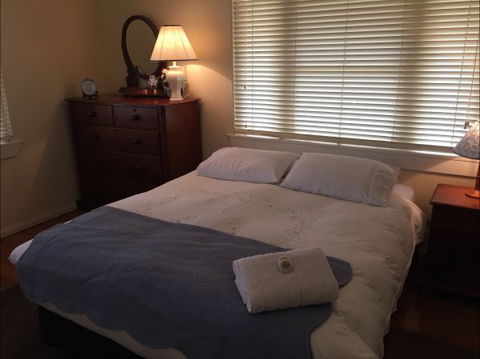 Apartments On-The-Park: March - Lightning Ridge Tourism 9