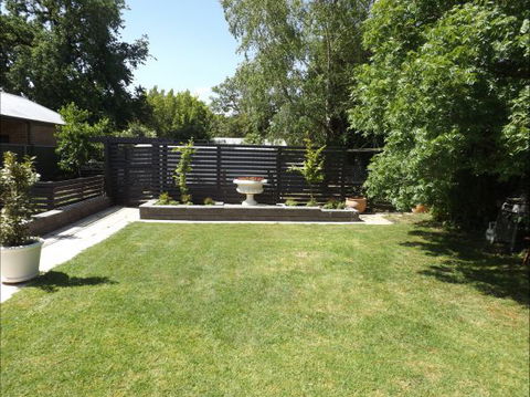 Apartments On-The-Park: March - Lightning Ridge Tourism 15