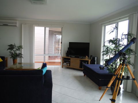 Sea Escape - Lightning Ridge Tourism 1