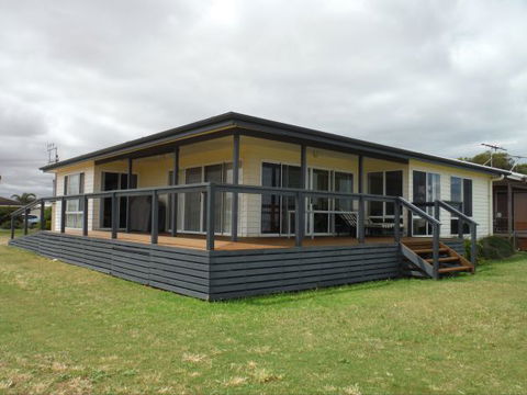 Sea Escape - Lightning Ridge Tourism 3
