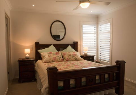 Sea Escape - Lightning Ridge Tourism 5