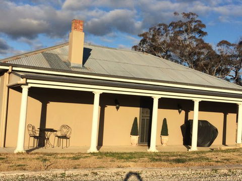 White Cedars Cottage - Lightning Ridge Tourism 0