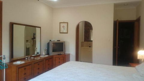 Gaerwood Bed Breakfast - Lightning Ridge Tourism 2