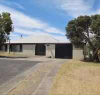 Carthew Street Holiday Home - Lightning Ridge Tourism