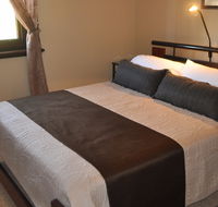 Penola Park View - Lightning Ridge Tourism