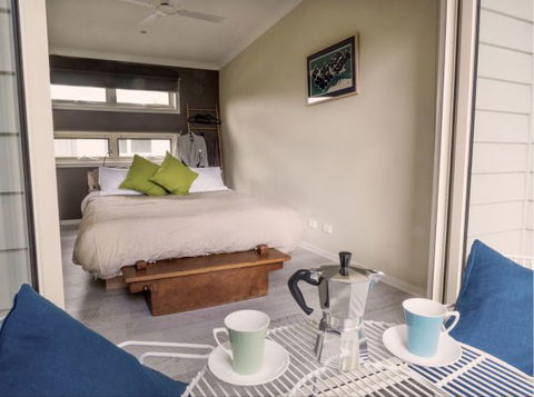 Alice's Palace Ocean Grove - Lightning Ridge Tourism 5