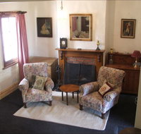 Barrack Street Colonial Cottage - Lightning Ridge Tourism