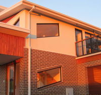 Barefoot Beach Stays - Lightning Ridge Tourism