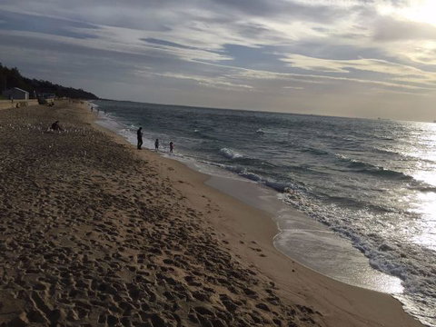 Barefoot Beach Stays - Lightning Ridge Tourism 7