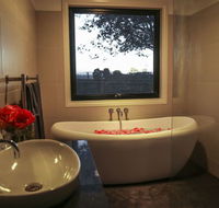 Ballachulish Farm Stay - Lightning Ridge Tourism
