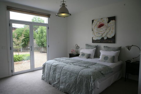 Bright Bliss - Lightning Ridge Tourism 1