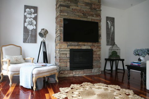 Bright Bliss - Lightning Ridge Tourism 5