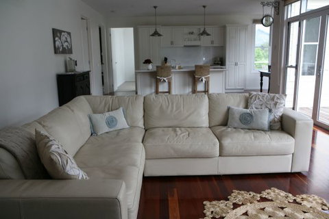 Bright Bliss - Lightning Ridge Tourism 6