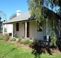 Cameron's Cottage - Lightning Ridge Tourism