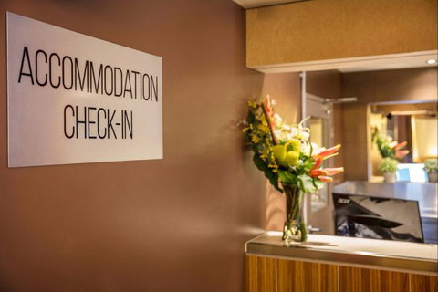 Caringbah Hotel - Lightning Ridge Tourism 1