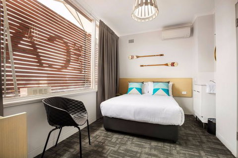 Caringbah Hotel - Lightning Ridge Tourism 2