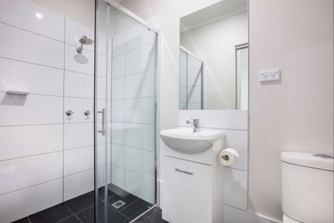 Caringbah Hotel - Lightning Ridge Tourism 4