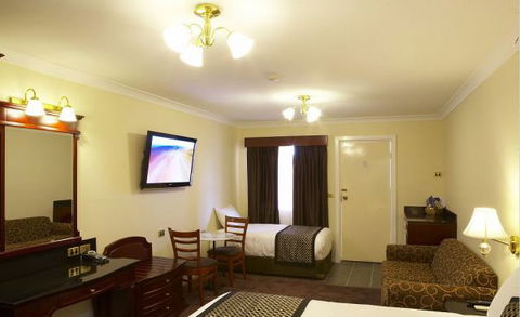 Comfort Inn And Suites Georgian - Lightning Ridge Tourism 7