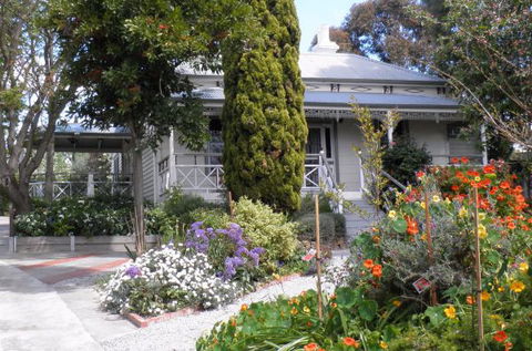 Fairbank House - Lightning Ridge Tourism 0