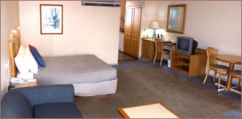 Federation Motor Inn Young - Lightning Ridge Tourism 1