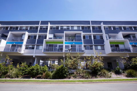 Griffith University Village - Lightning Ridge Tourism 1