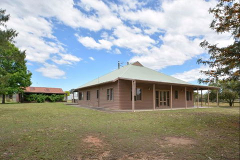 Grasmere Estate Homestead - Lightning Ridge Tourism 0