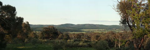 Guy's Cross Farm Cottage - Lightning Ridge Tourism 1