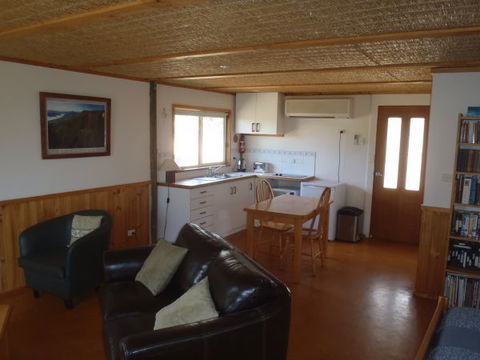 Guy's Cross Farm Cottage - Lightning Ridge Tourism 4