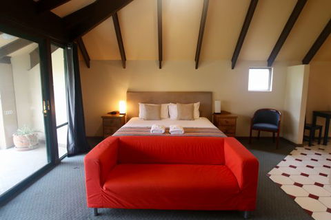 Hahndorf Motel - Lightning Ridge Tourism 0