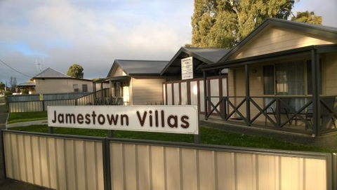 Jamestown Villas - Lightning Ridge Tourism 0