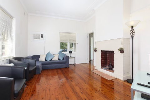 Le Bois Cottage - Lightning Ridge Tourism 1