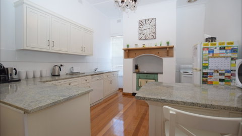 The Provincial Bed & Breakfast - Lightning Ridge Tourism 0